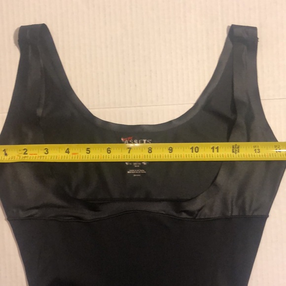SPANX LOVE YOUR ASSETS NWOT Sz Medium Black Open Bust Slip - Picture 5 of 6